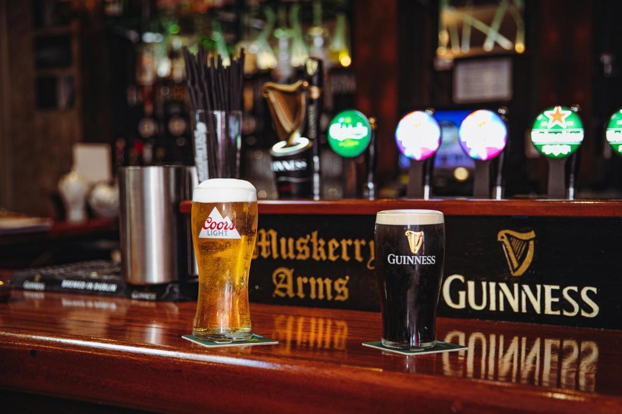 בלארני Muskerry Arms Bar And B&B מראה חיצוני תמונה
