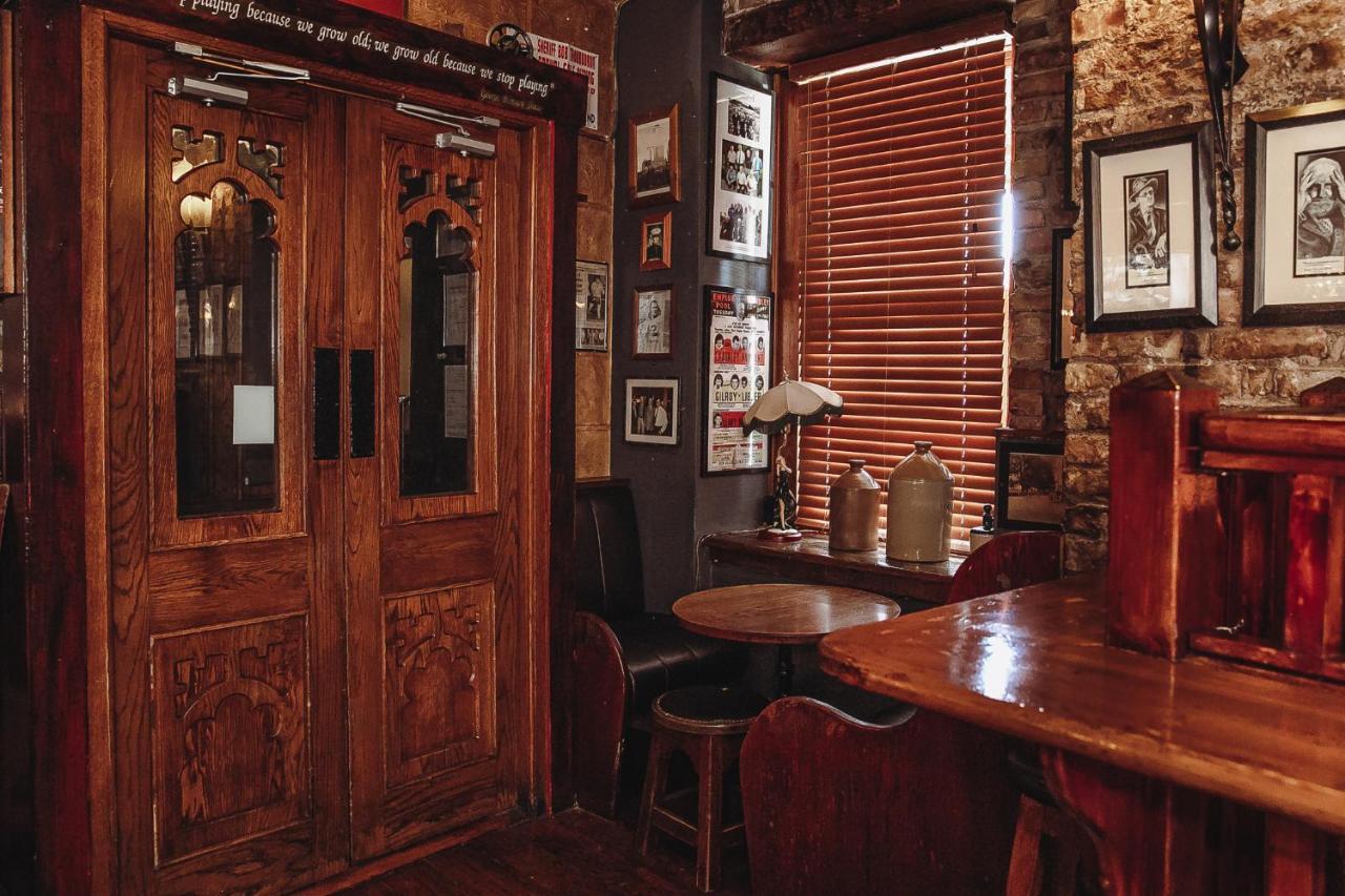 בלארני Muskerry Arms Bar And B&B מראה חיצוני תמונה