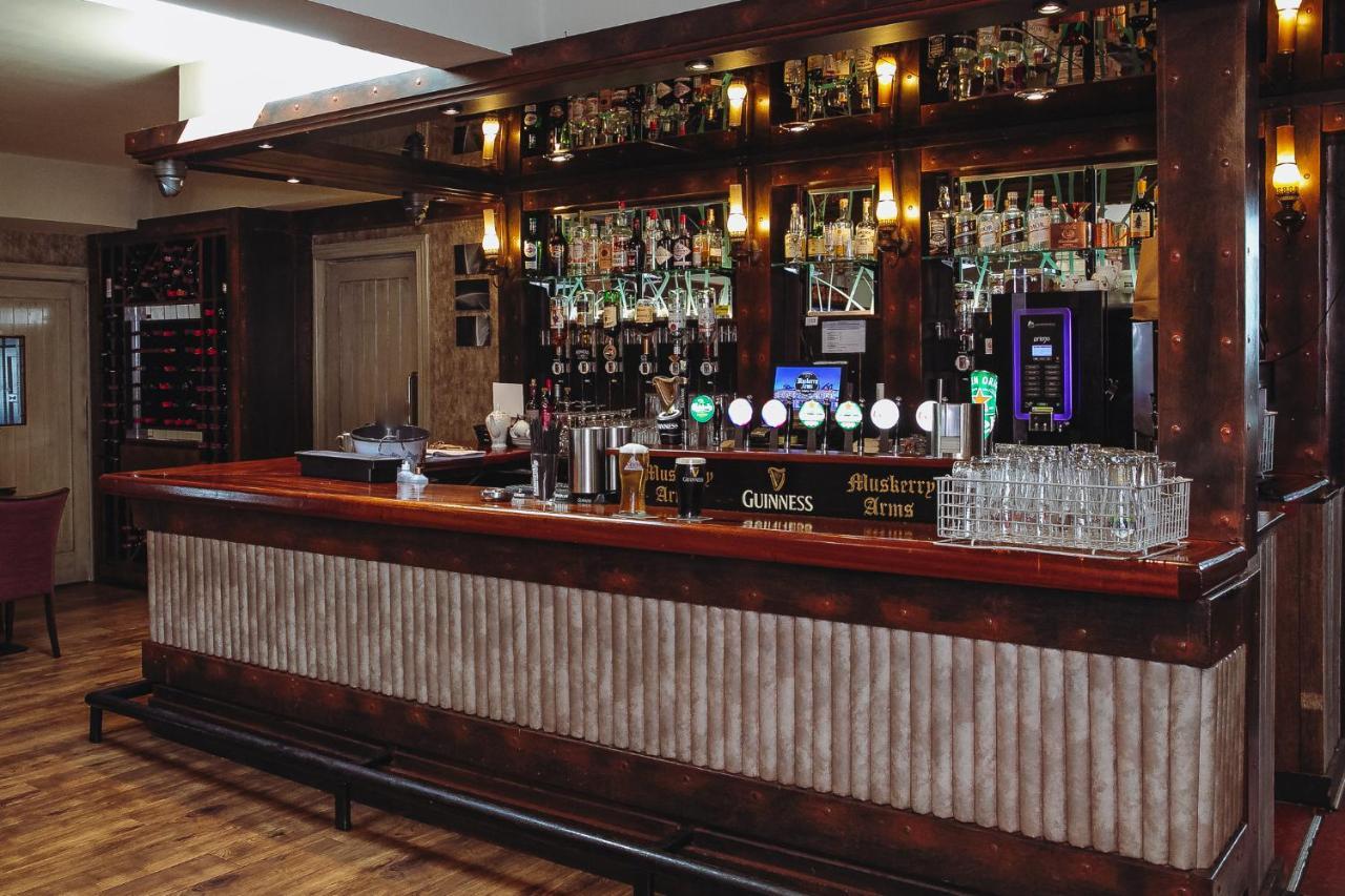 בלארני Muskerry Arms Bar And B&B מראה חיצוני תמונה