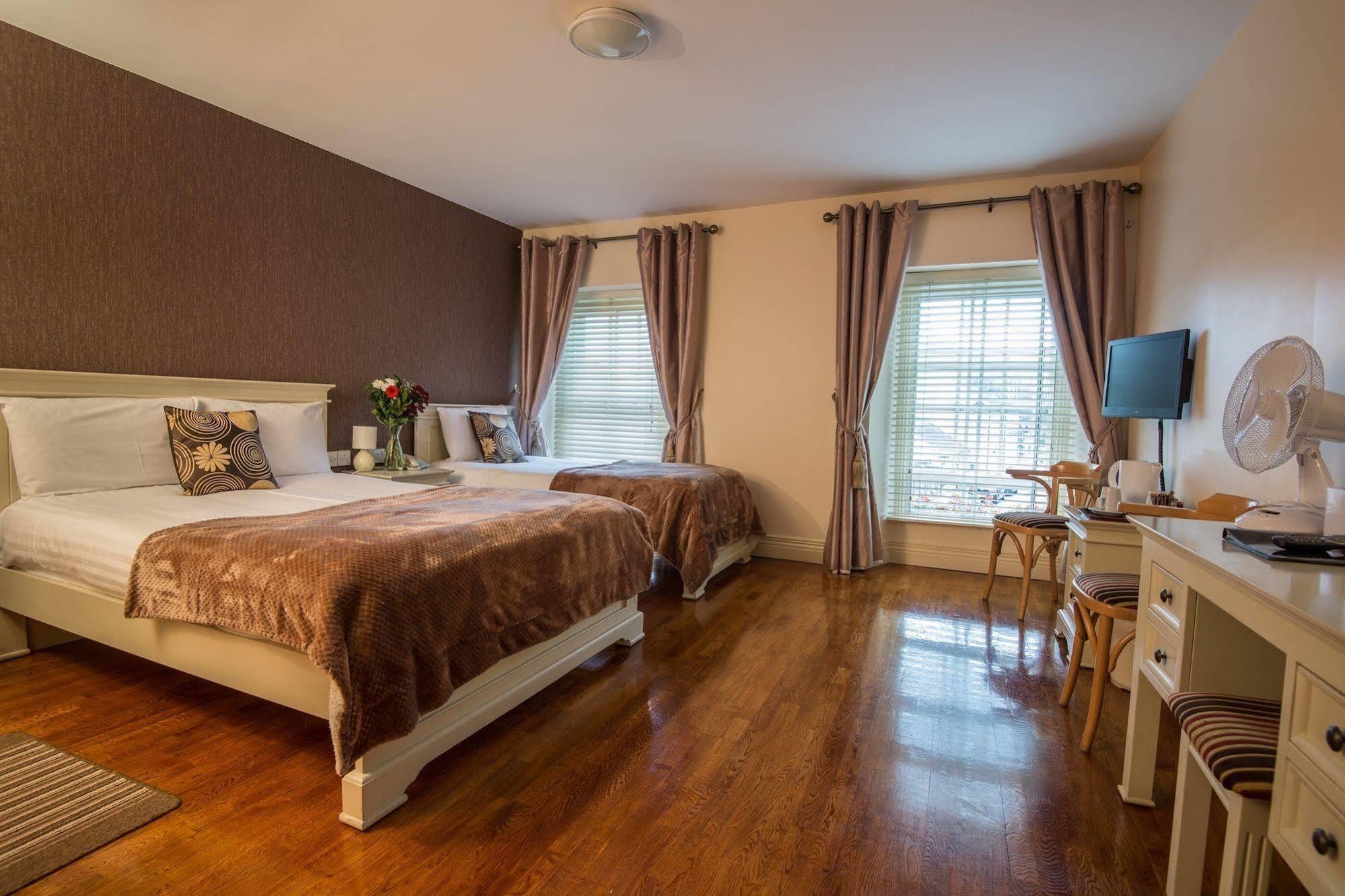 בלארני Muskerry Arms Bar And B&B מראה חיצוני תמונה