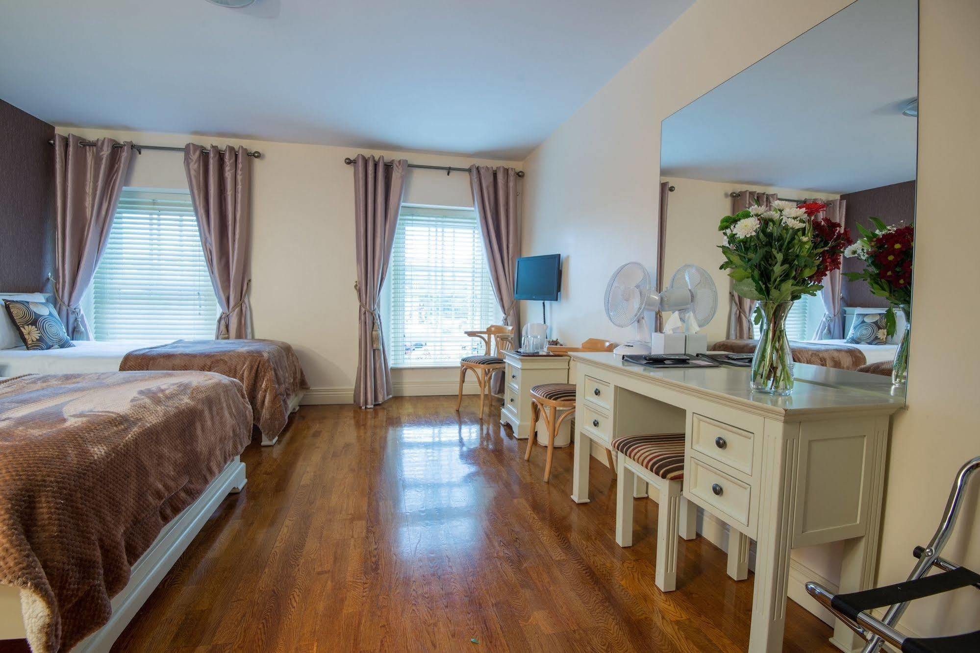 בלארני Muskerry Arms Bar And B&B מראה חיצוני תמונה