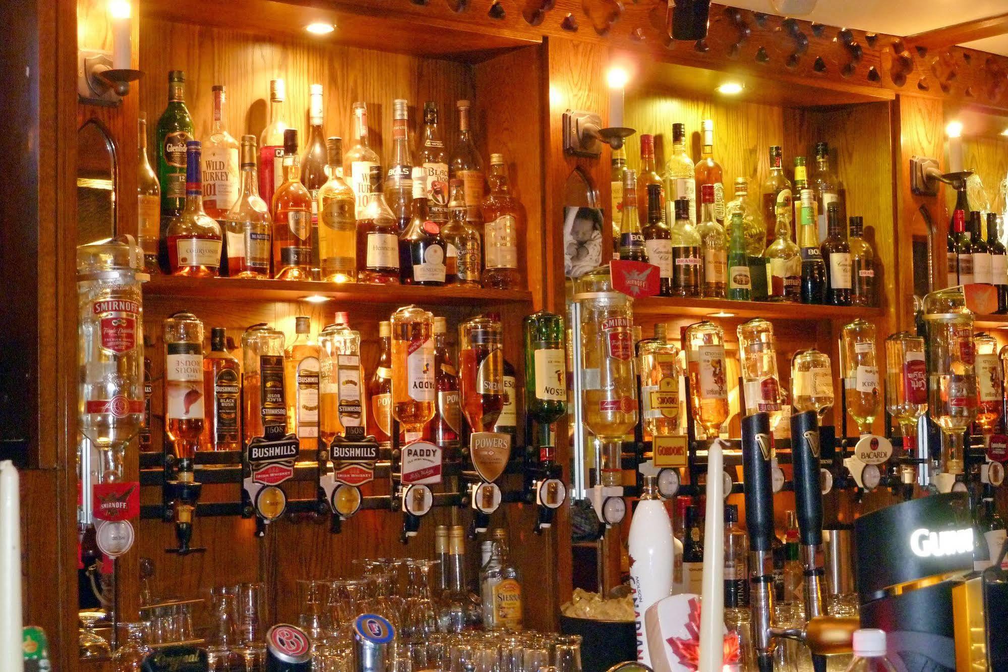 בלארני Muskerry Arms Bar And B&B מראה חיצוני תמונה